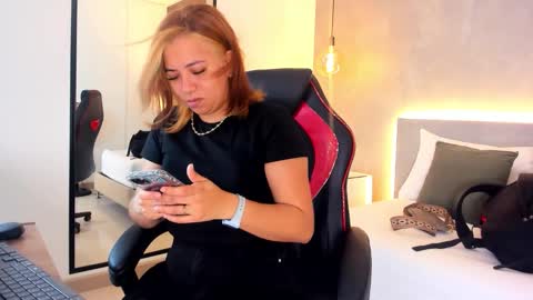 Snapshot of alma_fenix chatting on November 2025 12:27:01 PM ALMA FENIX online show from November 2025 12:27:01 PM