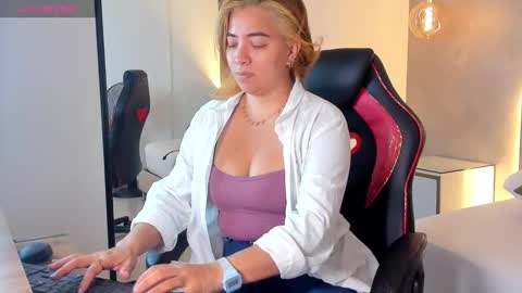 Snapshot of alma_fenix chatting on November 2025 12:38:01 PM ALMA FENIX online show from November 2025 12:38:01 PM