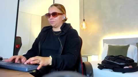 Snapshot of alma_fenix chatting on November 2025 12:52:01 PM ALMA FENIX online show from November 2025 12:52:01 PM