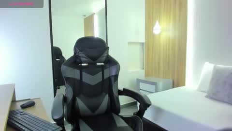 Snapshot of alma_fenix chatting on December 2025 06:46:02 PM ALMA FENIX online show from December 2025 06:46:02 PM