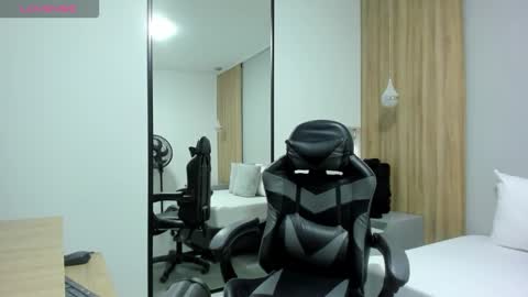 Snapshot of alma_fenix chatting on December 2025 12:32:01 PM ALMA FENIX online show from December 2025 12:32:01 PM