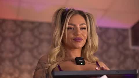 Snapshot of almavelia chatting on October 2025 06:49:02 PM Alma online show from October 2025 06:49:02 PM