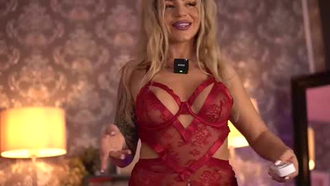 Snapshot of almavelia chatting on October 2025 07:00:01 PM Alma online show from October 2025 07:00:01 PM