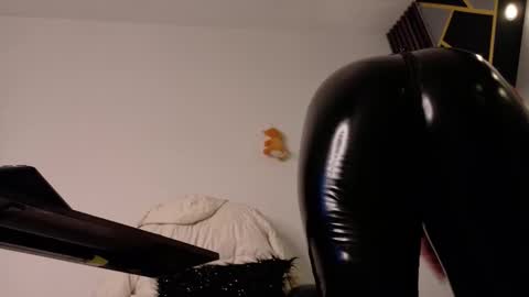 Snapshot of almma_ chatting on February 2025 10:09:01 PM ALMMA online show from February 2025 10:09:01 PM