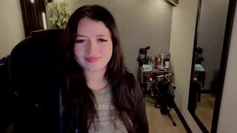 Snapshot of almma_ chatting on September 2025 03:45:01 PM ALMMA online show from September 2025 03:45:01 PM