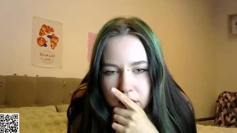 Lina online show from September 2025 03:47:02 PM