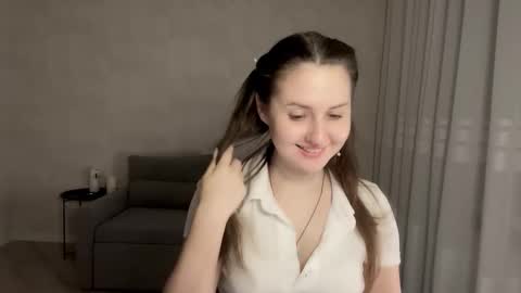 Snapshot of almostinnocent_ chatting on November 2025 01:15:01 AM Anna online show from November 2025 01:15:01 AM