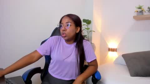 Snapshot of alondra_bernet chatting on May 2026 07:52:02 PM A L O N D R A online show from May 2026 07:52:02 PM