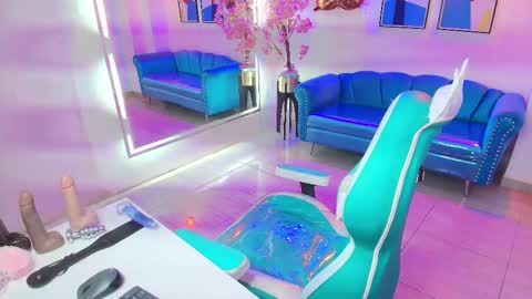 Alondra  online show from February 2026 06:40:02 AM