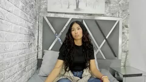 Alondra online show from April 2026 06:05:01 PM