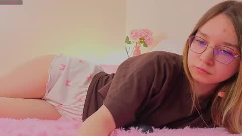 Alorenna online show from June 2026 05:01:02 PM