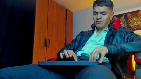 alpha_dominus_ online show from September 2025 03:52:01 AM