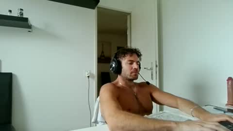 alphah_hunk online show from May 2026 11:06:01 AM