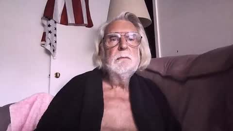 Snapshot of alphauniform chatting on October 2025 01:55:01 PM AlphaUniform online show from October 2025 01:55:01 PM