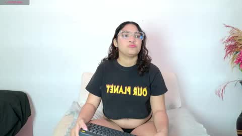 Snapshot of aly_n_sebas chatting on April 2026 03:40:02 AM aly_n_sebas online show from April 2026 03:40:02 AM