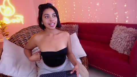 Snapshot of alyn_clark chatting on February 2025 01:01:01 PM alyn online show from February 2025 01:01:01 PM