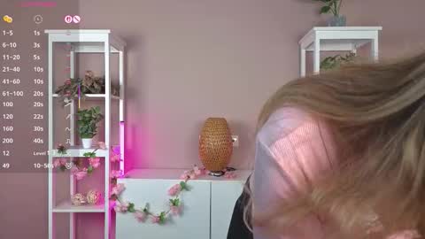 Vanessa online show from September 2025 06:32:02 PM