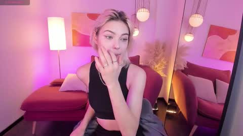 Snapshot of alysiasun chatting on November 2025 06:45:01 AM Alysia online show from November 2025 06:45:01 AM