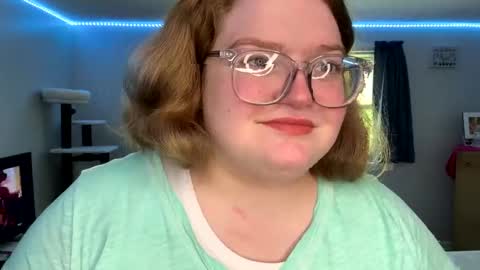 Snapshot of alyssa6960545 chatting on September 2025 02:52:02 PM Lily online show from September 2025 02:52:02 PM