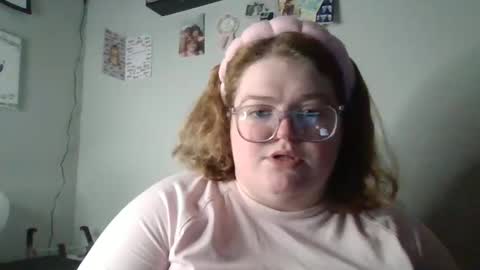 Snapshot of alyssa6960545 chatting on November 2025 09:31:02 PM Lily online show from November 2025 09:31:02 PM