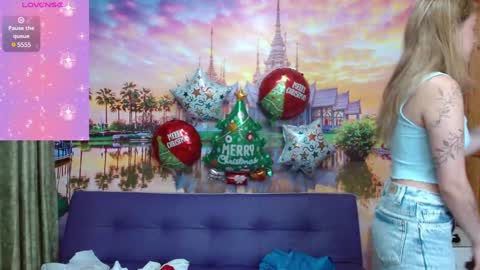 Snapshot of alyy_cute chatting on December 2024 02:11:01 PM Alyy online show from December 2024 02:11:01 PM