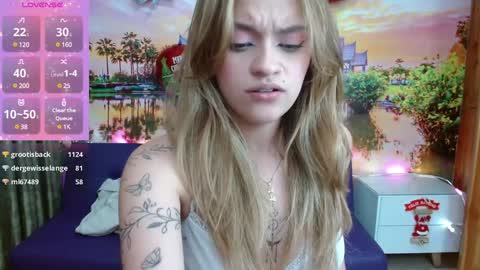 Snapshot of alyy_cute chatting on December 2024 12:13:01 AM Alyy online show from December 2024 12:13:01 AM