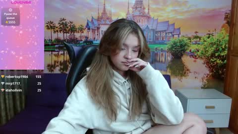 Snapshot of alyy_cute chatting on January 2025 05:10:01 PM Alyy online show from January 2025 05:10:01 PM