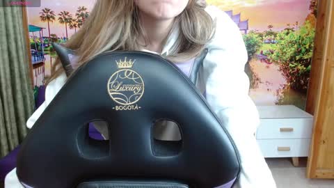 Snapshot of alyy_cute chatting on January 2025 02:08:01 PM Alyy online show from January 2025 02:08:01 PM