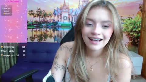 Snapshot of alyy_cute chatting on January 2025 05:15:02 PM Alyy online show from January 2025 05:15:02 PM