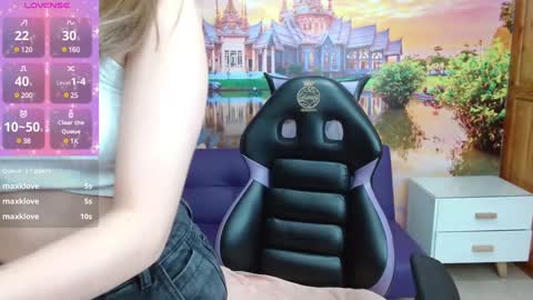 Snapshot of alyy_cute chatting on February 2025 08:25:01 PM Alyy online show from February 2025 08:25:01 PM