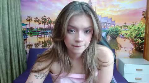 Snapshot of alyy_cute chatting on February 2025 02:20:01 PM Alyy online show from February 2025 02:20:01 PM