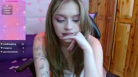 Snapshot of alyy_cute chatting on February 2025 07:33:02 PM Alyy online show from February 2025 07:33:02 PM