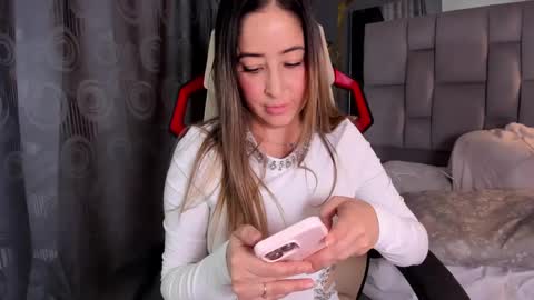 Alyze make feel hot as hell online show from October 2025 01:58:02 AM