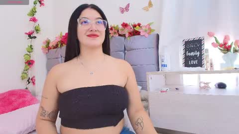 Isabella online show from April 2026 08:57:02 PM
