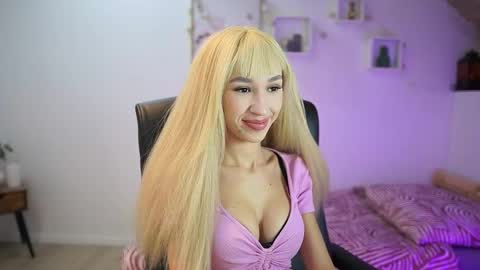 Amai  Liu online show from November 2025 06:51:01 PM