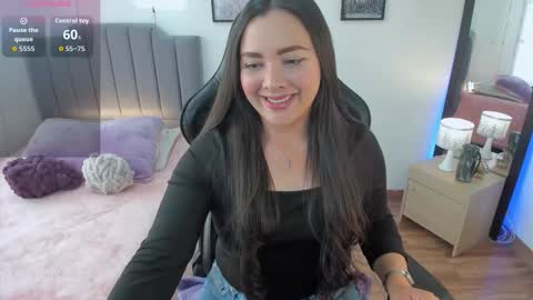 Hi Im AmaiaHelp me reach 100 likes online show from November 2025 07:34:02 PM