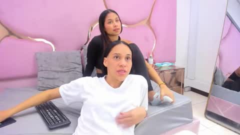 Amia y Sofia online show from October 2025 07:47:01 PM