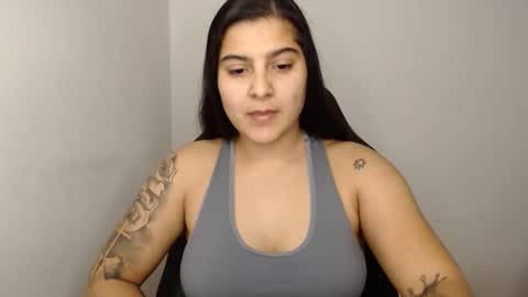 Snapshot of amanda5star chatting on January 2025 11:48:01 PM The queen of the biceps online show from January 2025 11:48:01 PM