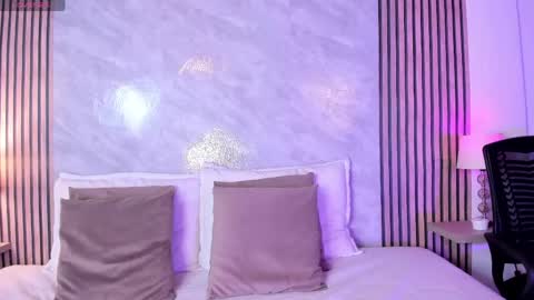Luisa online show from April 2026 02:03:01 AM