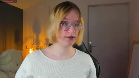 Snapshot of amanda_butlerr chatting on October 2025 10:01:01 AM Hi im Amanda online show from October 2025 10:01:01 AM