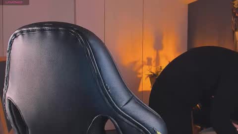 Snapshot of amanda_butlerr chatting on November 2025 09:44:02 AM Hi im Amanda online show from November 2025 09:44:02 AM