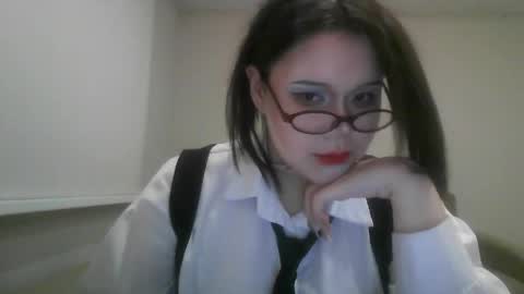 amanda_mia online show from April 2026 05:28:01 PM
