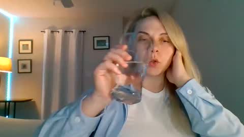 Snapshot of amandainbloom chatting on November 2025 07:51:01 AM Amanda online show from November 2025 07:51:01 AM