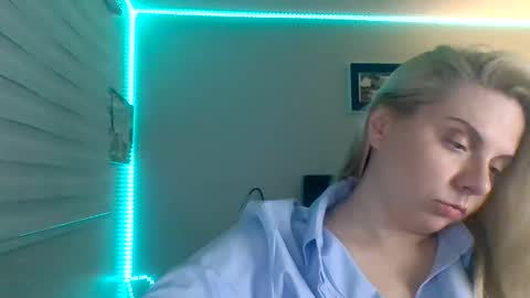 Snapshot of amandainbloom chatting on November 2025 08:59:02 AM Amanda online show from November 2025 08:59:02 AM