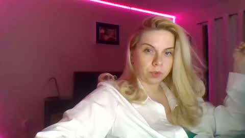 Snapshot of amandainbloom chatting on December 2025 06:30:02 AM Amanda online show from December 2025 06:30:02 AM