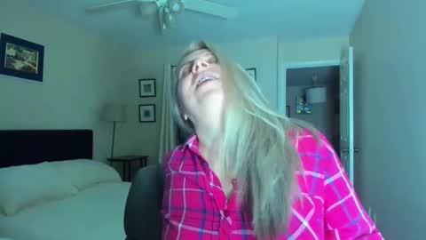 Snapshot of amandainbloom chatting on February 2026 07:48:01 AM Amanda online show from February 2026 07:48:01 AM