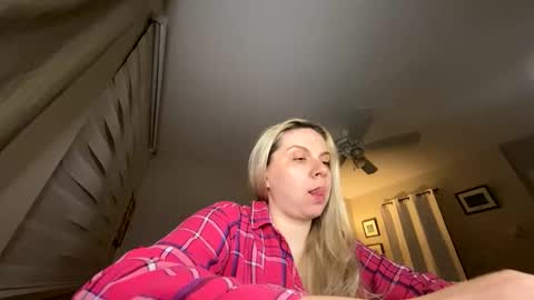 Snapshot of amandainbloom chatting on April 2026 03:28:01 AM Amanda online show from April 2026 03:28:01 AM