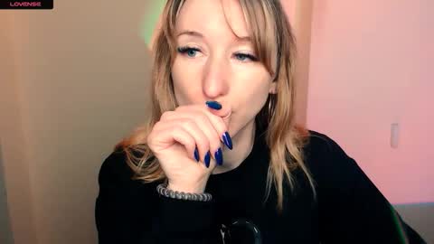 Amanda online show from October 2025 07:08:01 AM