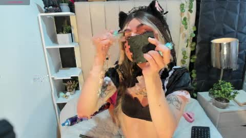 amapola_hs online show from April 2026 10:22:02 PM