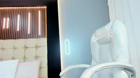 Snapshot of amara_lune chatting on May 2026 02:46:01 PM online show from May 2026 02:46:01 PM